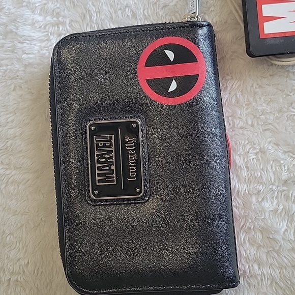 NWT- Loungefly Marvel Deadpool Wallet. - Picture 2 of 8